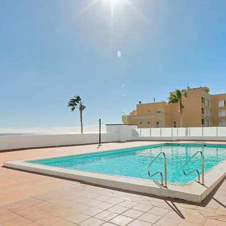 Apartment Beachfront 1br With Balcony, Pool & Parking Ancla