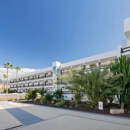 Beachfront 1br With Balcony, Pool & Parking Ancla Apartment