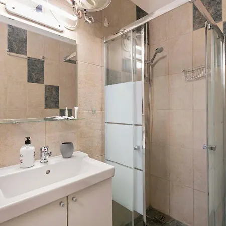 Apartment Beachfront 1br With Balcony, Pool & Parking Ancla *