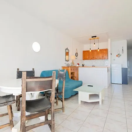 Beachfront 1br With Balcony, Pool & Parking Ancla Apartment *