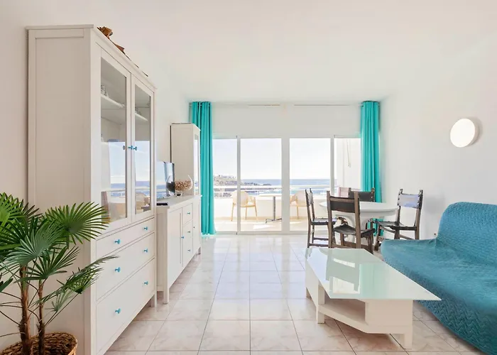Beachfront 1br With Balcony, Pool & Parking Ancla Lejlighed