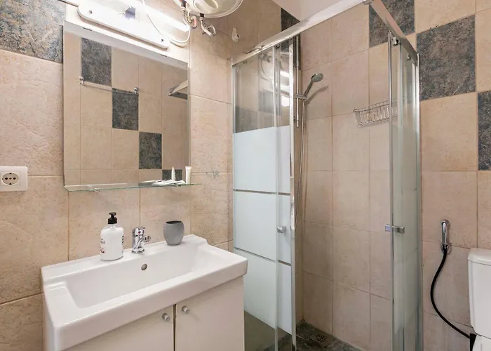 Lejlighed Beachfront 1br With Balcony, Pool & Parking Ancla *